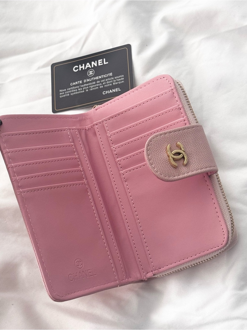 Classic Pink Quilted CC Wallet - Picture 4 of 5